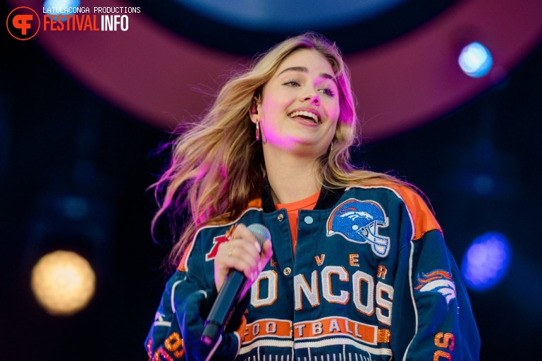 Roxy Dekker op 538 Koningsdag 2024 foto