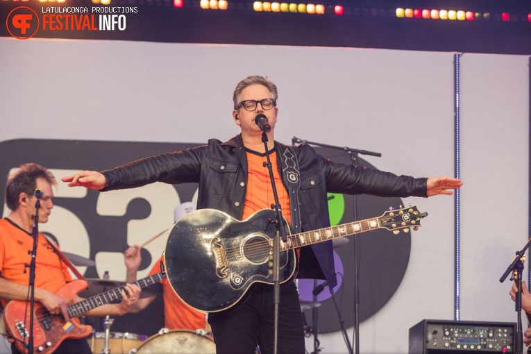 Guus Meeuwis op 538 Koningsdag 2024 foto