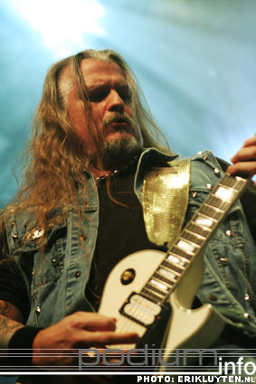 Iced Earth op Saxon - 3/2 - 013 foto