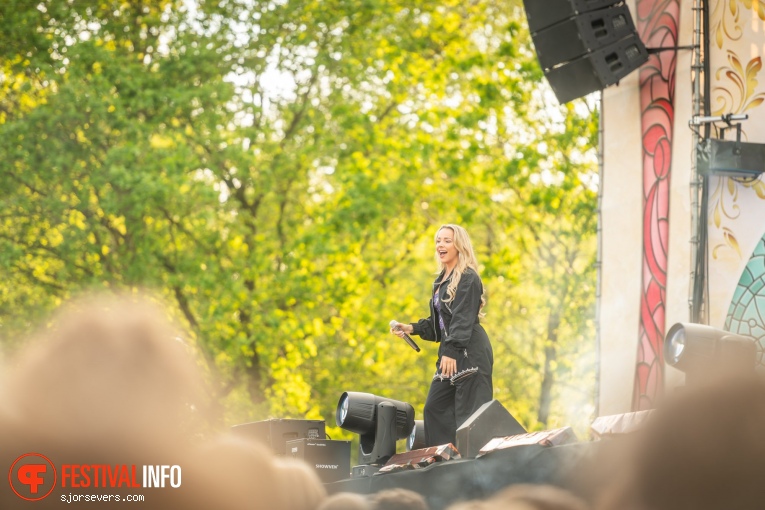 Emma Heesters op Dance4Liberation 2024 foto