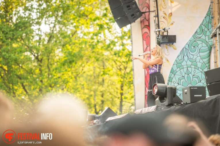 Emma Heesters op Dance4Liberation 2024 foto