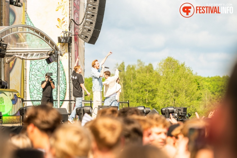 Bankzitters op Dance4Liberation 2024 foto