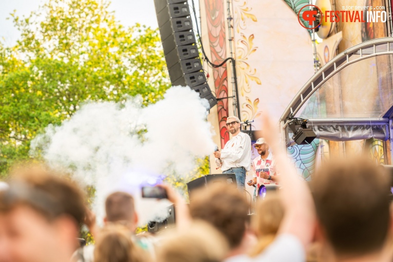 Kris Kross Amsterdam op Dance4Liberation 2024 foto