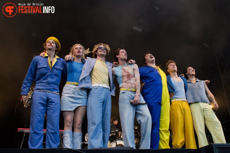 Son Mieux op Bevrijdingsfestival Zuid-Holland 2024 foto