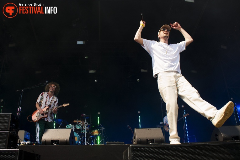 Goldkimono op Bevrijdingsfestival Zuid-Holland 2024 foto