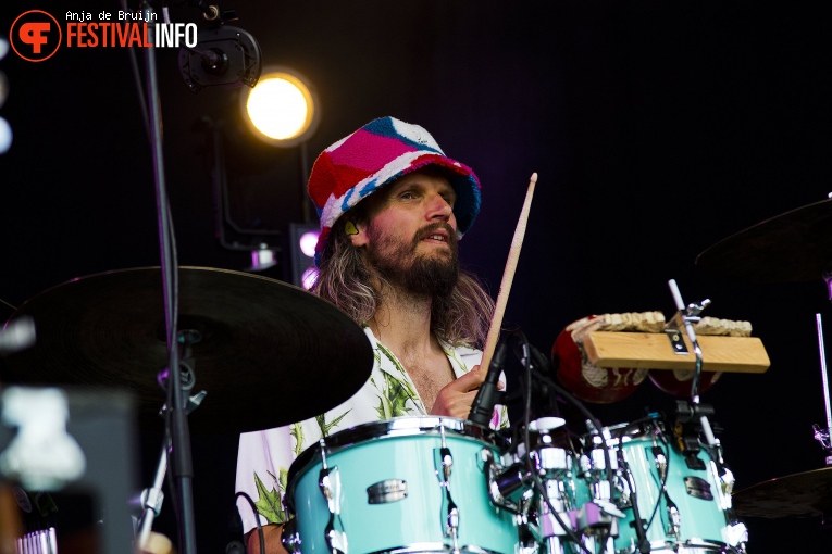 Goldkimono op Bevrijdingsfestival Zuid-Holland 2024 foto