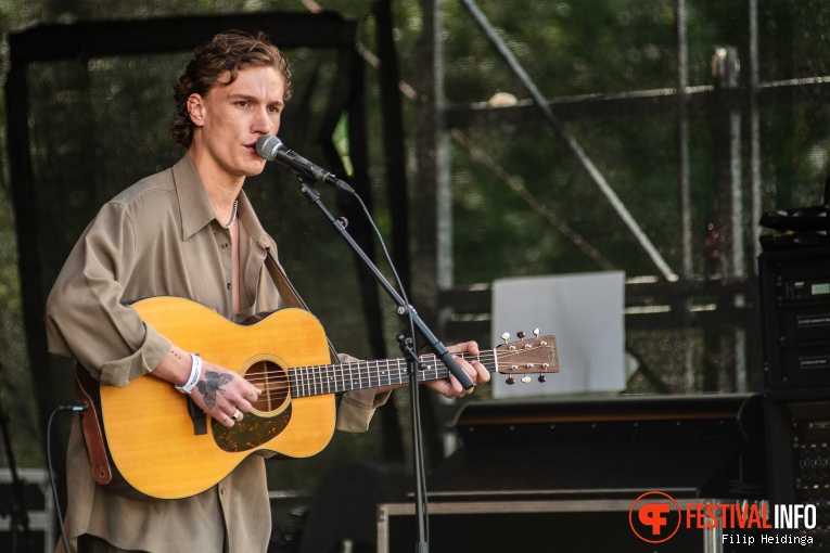 Micha op Bevrijdingsfestival Overijssel 2024 foto