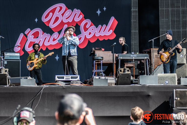 Ben L'Oncle Soul op Bevrijdingsfestival Overijssel 2024 foto