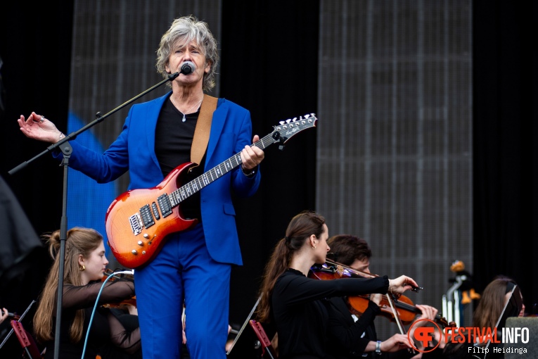 Toontje Lager op Bevrijdingsfestival Overijssel 2024 foto