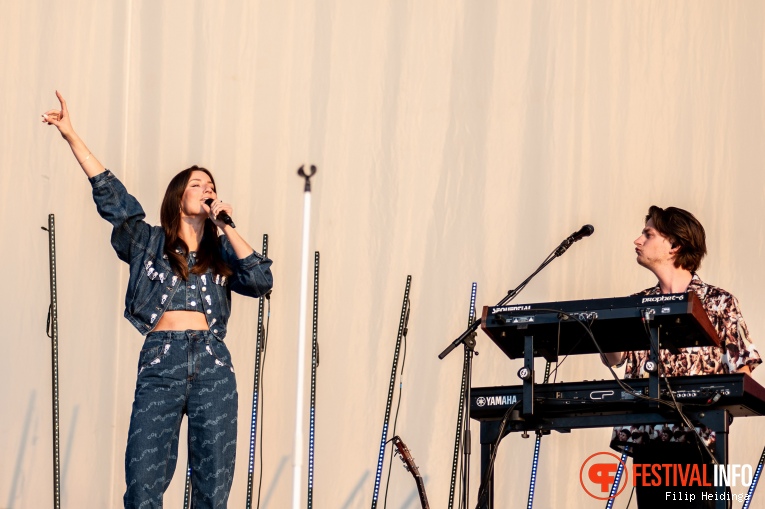 Rondé op Bevrijdingsfestival Overijssel 2024 foto