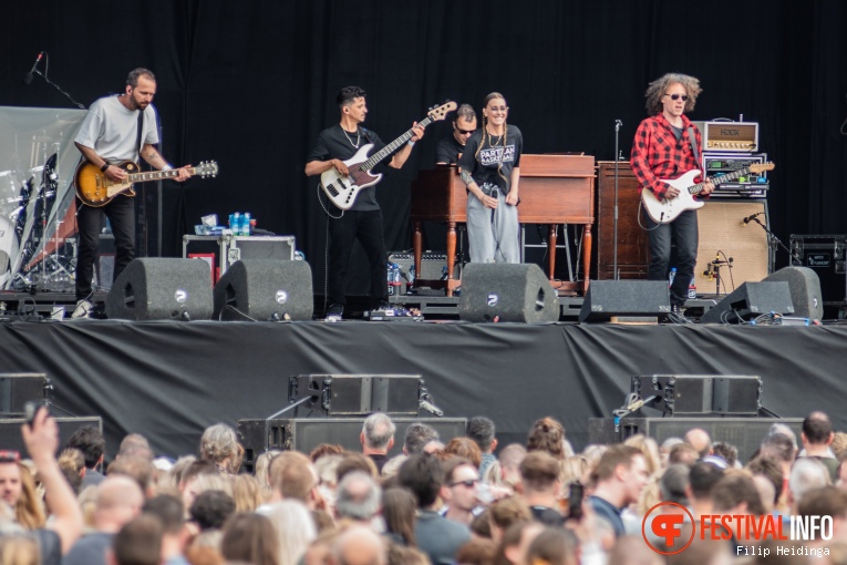 Anouk op Oerrock Festival 2024 foto