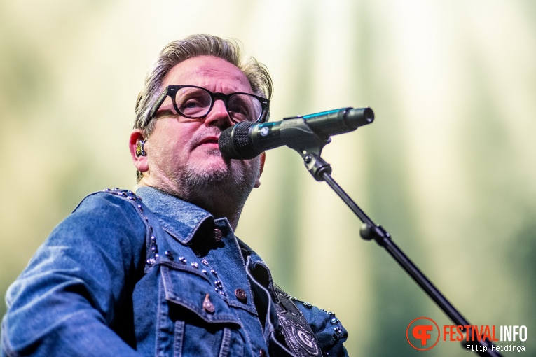 Guus Meeuwis op Oerrock Festival 2024 foto