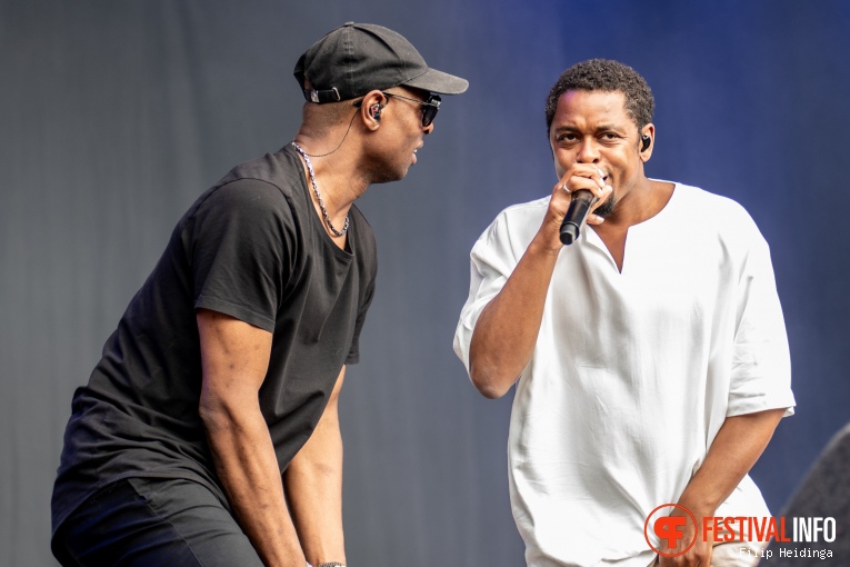 Typhoon op Oerrock Festival 2024 foto