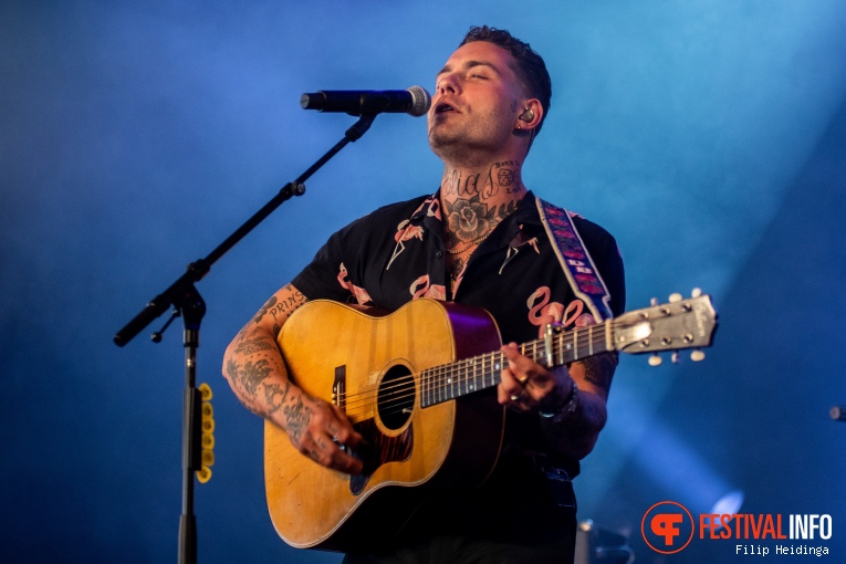 Douwe Bob op Oerrock Festival 2024 foto