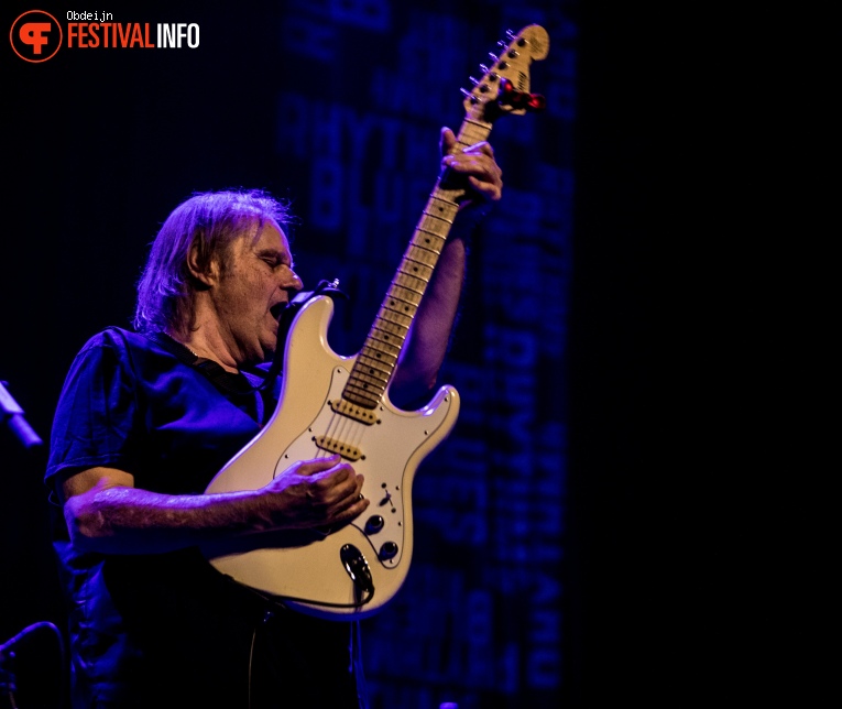 Walter Trout op Rhythm & Blues Night 2024 foto