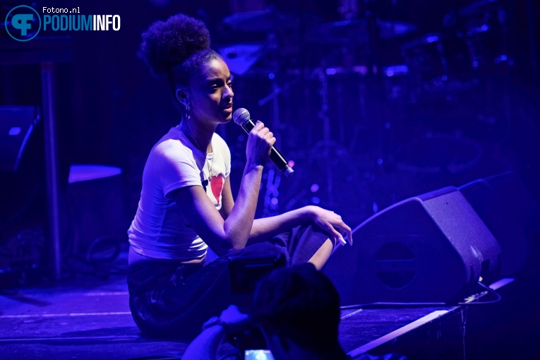 Aby Coulibaly op Olivia Dean - 13/05 - Paradiso foto