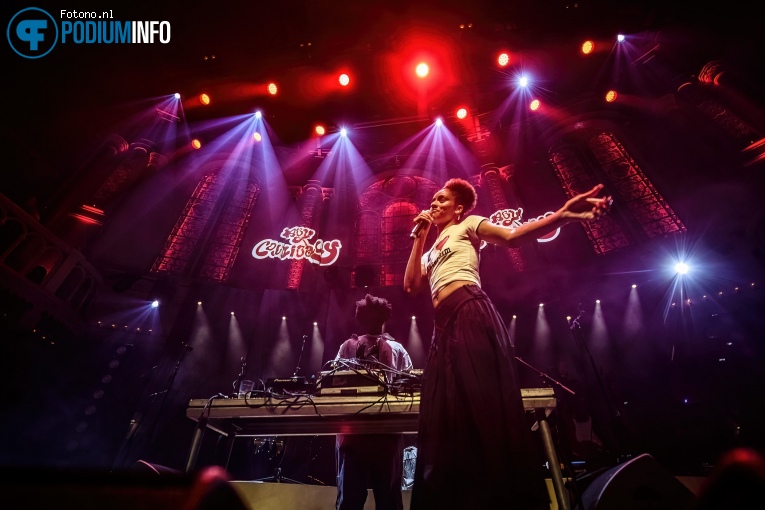 Aby Coulibaly op Olivia Dean - 13/05 - Paradiso foto