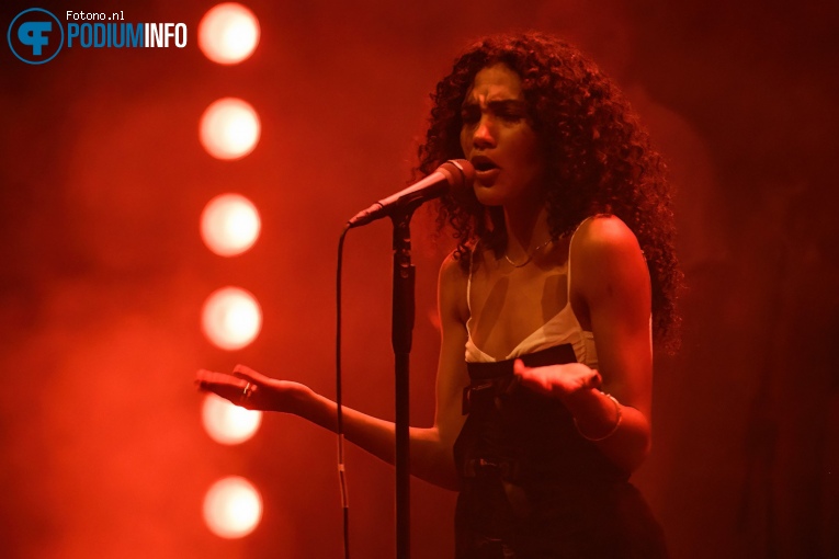 Olivia Dean op Olivia Dean - 13/05 - Paradiso foto