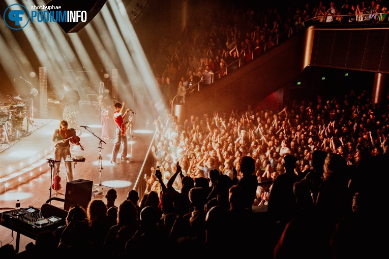 Son Mieux op Son Mieux - 17/05 - TivoliVredenburg foto