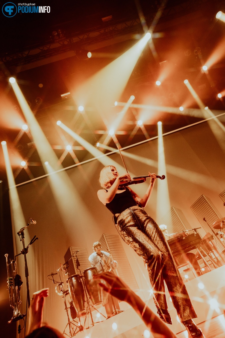 Son Mieux op Son Mieux - 17/05 - TivoliVredenburg foto