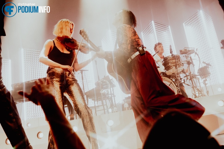 Son Mieux op Son Mieux - 17/05 - TivoliVredenburg foto