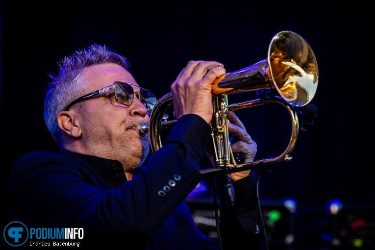 Fun Lovin Criminals DJ-set op Zuiderpark Live: DJ DNA & Fun Lovin’ Criminals - 19/05 - Zuiderparktheater foto