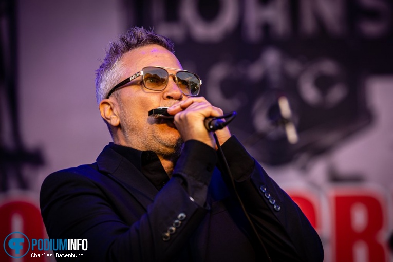 Fun Lovin Criminals DJ-set op Zuiderpark Live: DJ DNA & Fun Lovin’ Criminals - 19/05 - Zuiderparktheater foto