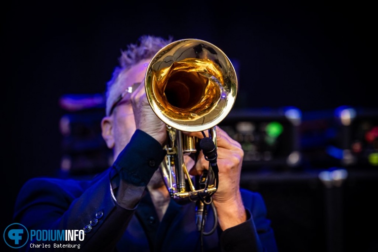 Fun Lovin Criminals DJ-set op Zuiderpark Live: DJ DNA & Fun Lovin’ Criminals - 19/05 - Zuiderparktheater foto