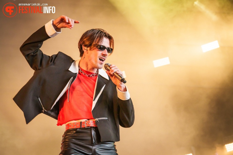 Son Mieux op Dauwpop 2024 foto