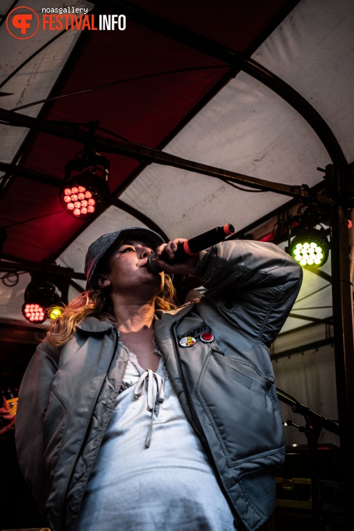 Lambrini Girls op Dauwpop 2024 foto