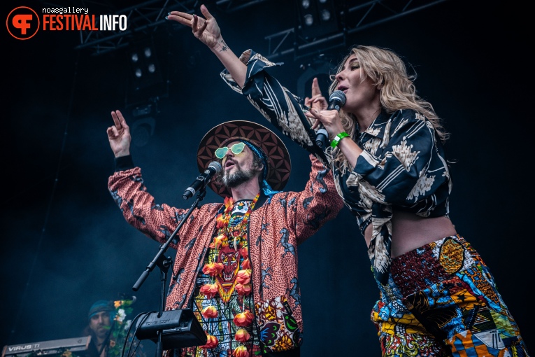 Crystal Fighters op Dauwpop 2024 foto