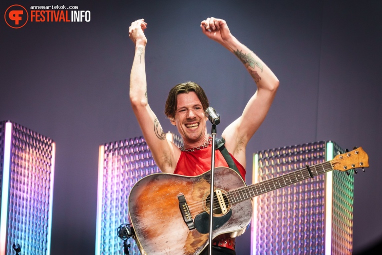 Son Mieux op Dauwpop 2024 foto