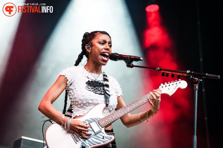 Nova Twins op Dauwpop 2024 foto