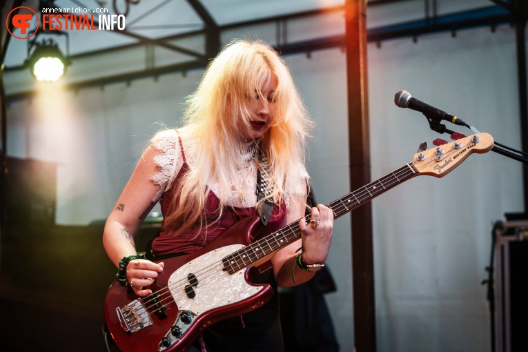Lambrini Girls op Dauwpop 2024 foto