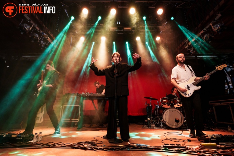 Whispering Sons op Dauwpop 2024 foto