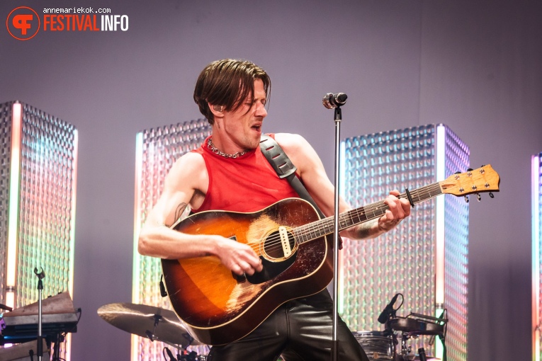 Son Mieux op Dauwpop 2024 foto