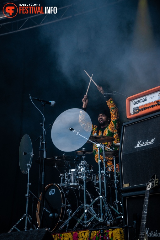 Crystal Fighters op Dauwpop 2024 foto