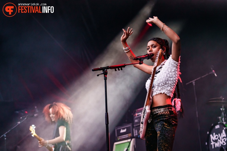 Nova Twins op Dauwpop 2024 foto