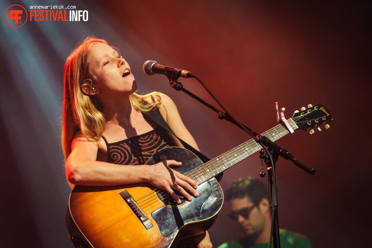 Alice Phoebe Lou op Best Kept Secret 2024 - vrijdag foto