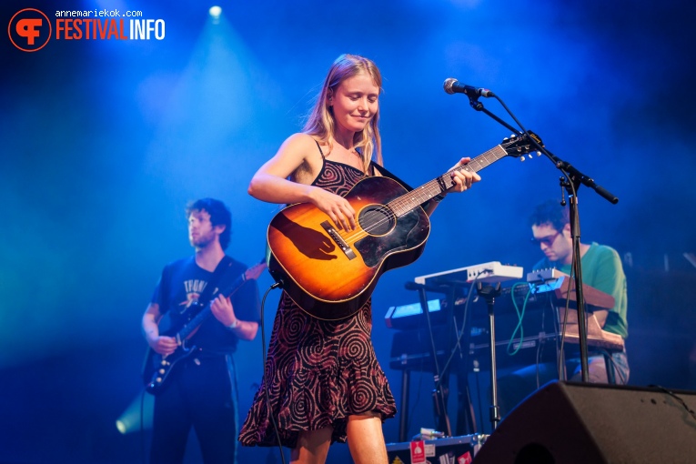 Alice Phoebe Lou op Best Kept Secret 2024 - vrijdag foto