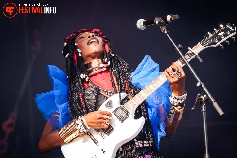 Fatoumata Diawara op Best Kept Secret 2024 - zaterdag foto