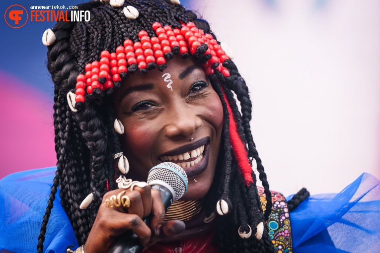 Fatoumata Diawara op Best Kept Secret 2024 - zaterdag foto