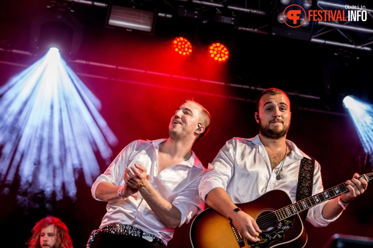 Bee Gees Forever (by MainCourse) op Deventer Stadsfestival 2024 foto
