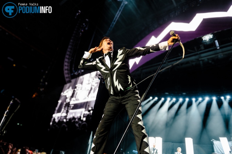 The Hives op Green Day - 19/06 - Gelredome foto