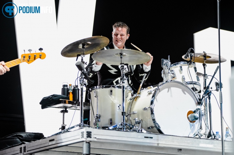 The Hives op Green Day - 19/06 - Gelredome foto