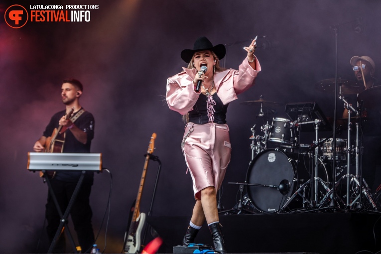 Chinchilla op Pinkpop 2024 - Zaterdag foto