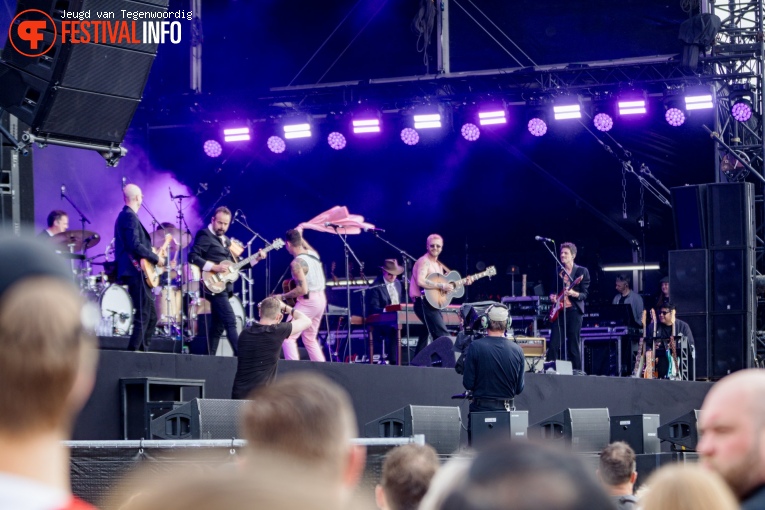 Douwe Bob op Pinkpop 2024 - Zaterdag foto
