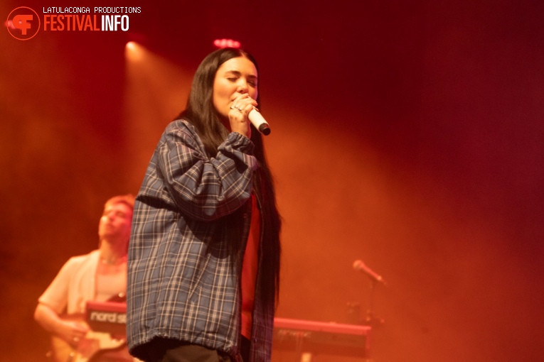 Lauren Spencer-Smith op Pinkpop 2024 - Zaterdag foto