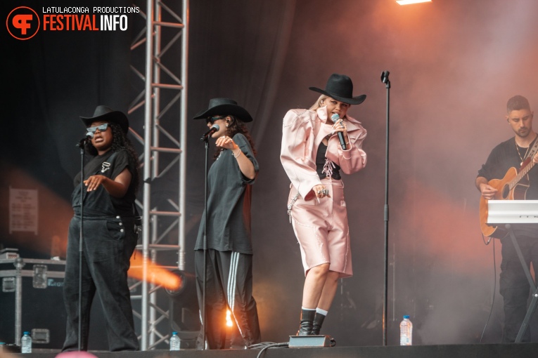 Chinchilla op Pinkpop 2024 - Zaterdag foto