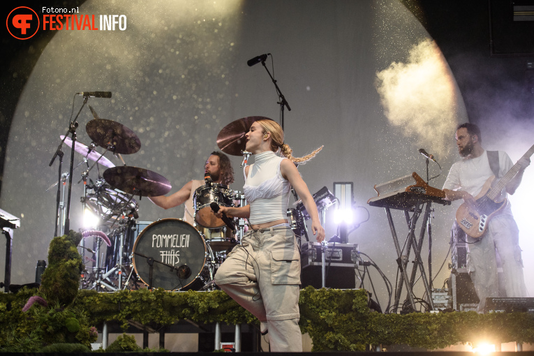 Pommelien Thijs op Pinkpop 2024 - Vrijdag foto